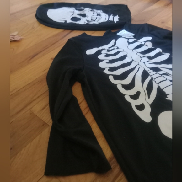 Skeleton Costume 5-6 year old - Picture 4 of 5